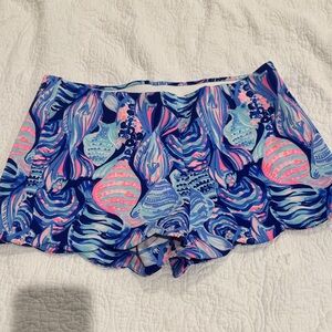 Lilly Pulitzer stretchy and scalloped shorts.  Blue Pink Patterned. Great find!!